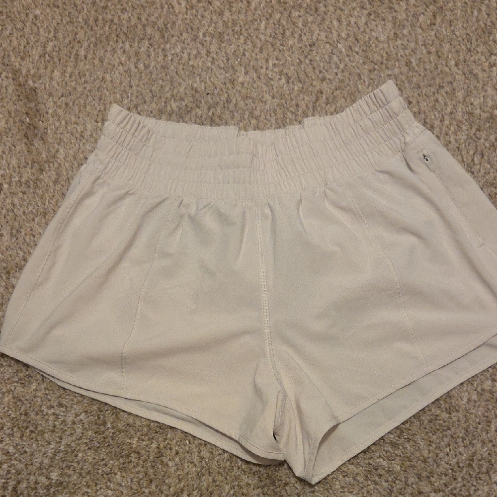 CRZ YOGA Cream Elastic-Waist Athletic Shorts Medium